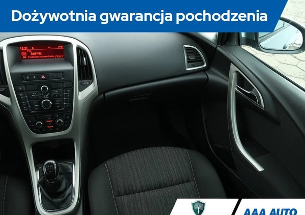 Opel Astra cena 27000 przebieg: 169248, rok produkcji 2012 z Świętochłowice małe 277